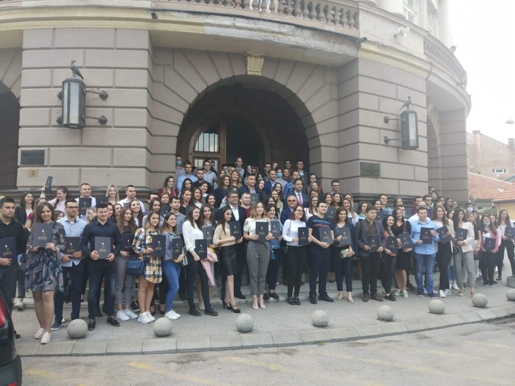Ministar Vanja Udovičić uručio stipendije “Dositeja” najboljim studentima Univerziteta u Nišu